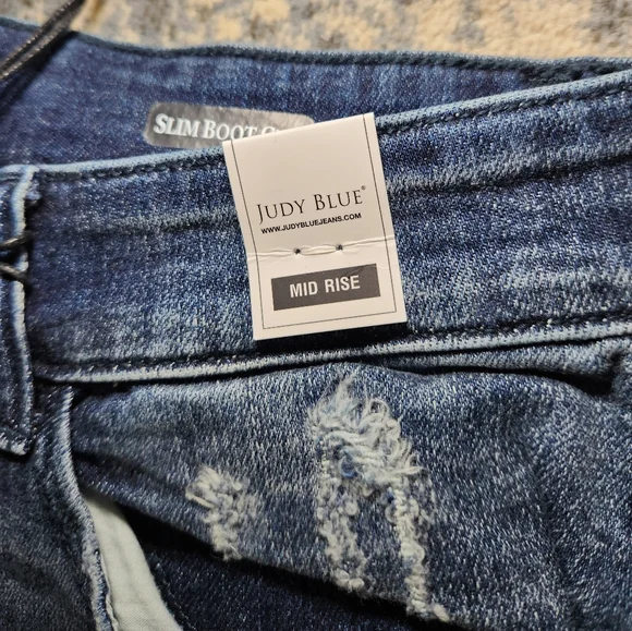 NWT Judy Blue Midrise Distressed Jeans - Picture 9 of 10